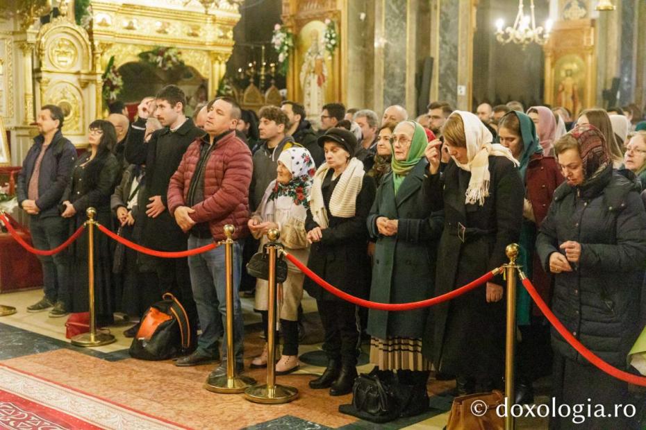 „Troița de arhierei” la Catedrala Mitropolitană: Studenții și profesorii Facultății de Teologie și-au cinstit sfinții ocrotitori / Foto: pr. Silviu Cluci